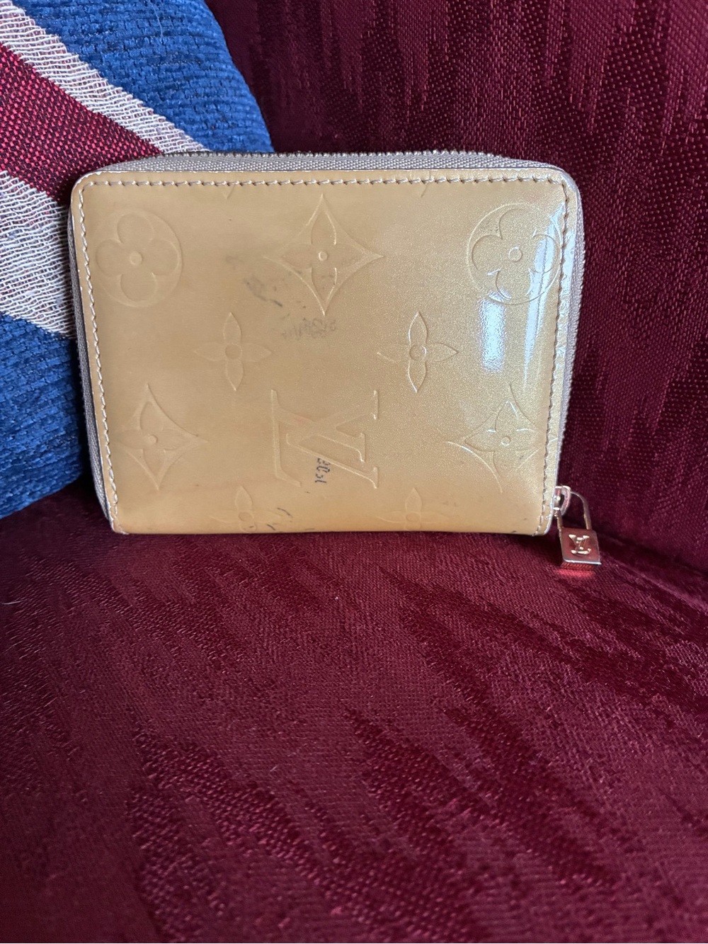 Louis Vuitton Vernis Zip-Around Wallet in Light Beige Patent